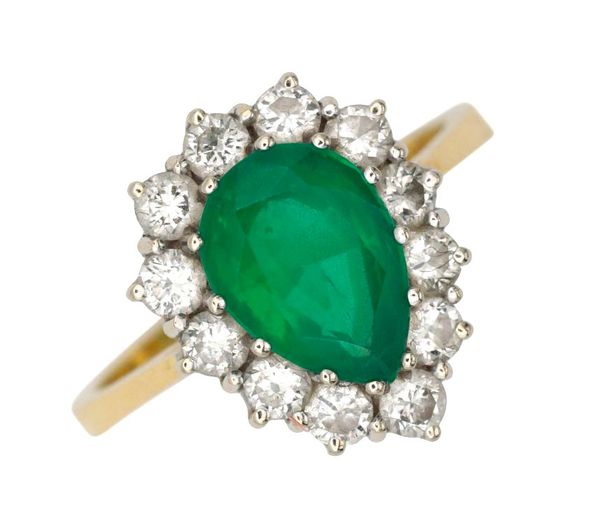 AN EMERALD AND DIAMOND CLUSTER RING