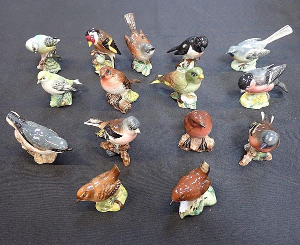 A COLLECTION OF SMALL BESWICK BIRDS