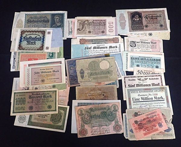 A COLLECTION OF GERMAN MARK BANK NOTES