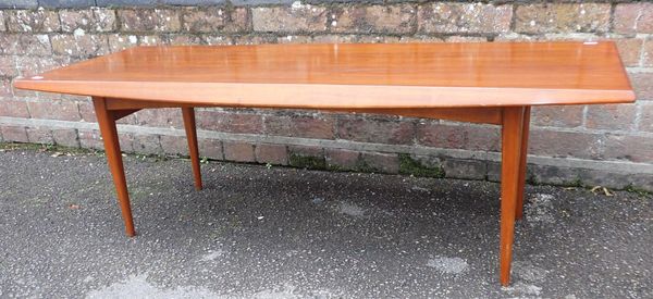 GORDON RUSSELL LTD:  A MID-CENTURY WALNUT COFFEE TABLE