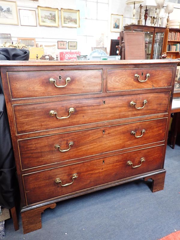 A GEORGE III MAHOGANY CHEST OF DRAWERS