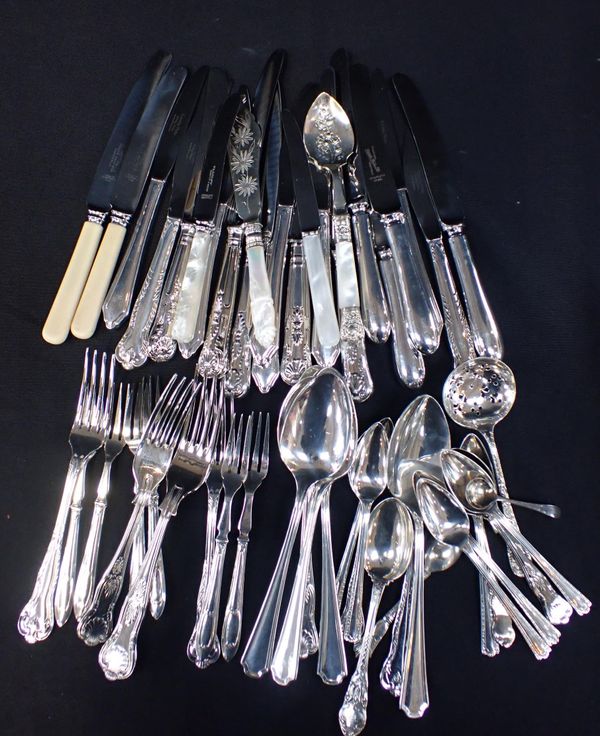 A QUANTITY OF SILVER PLATED FLATWARE