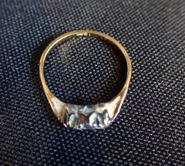A DIAMOND THREE STONE ENGAGEMENT RING