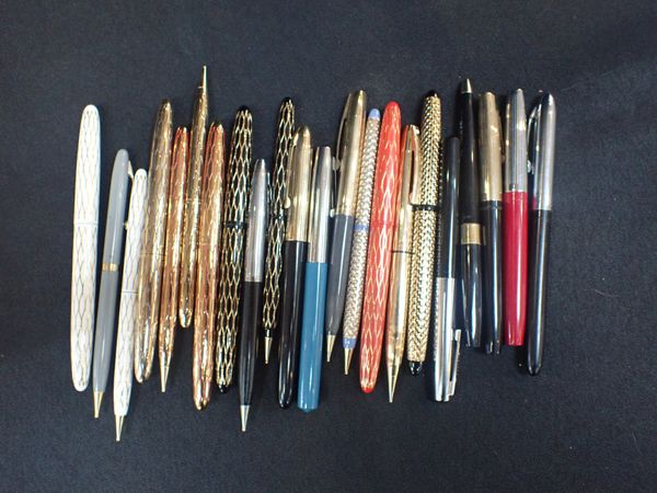 QUANTITY OF VARIOUS SHEAFFER PENS