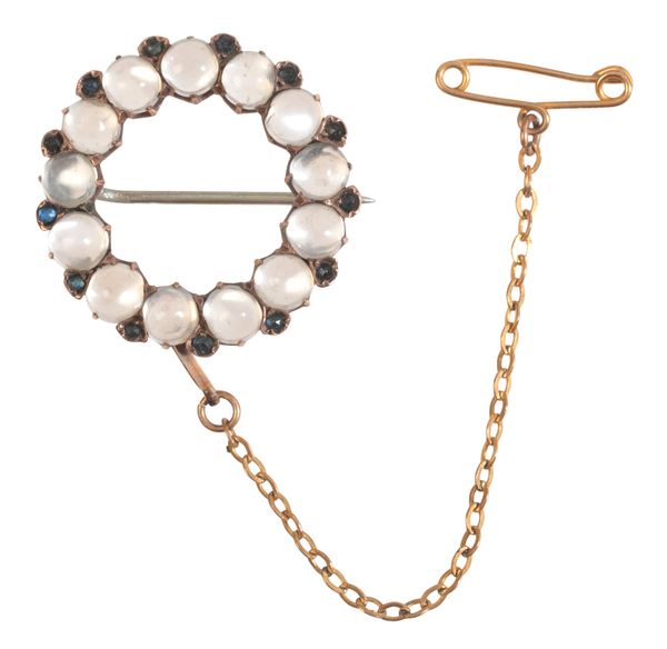 A VINTAGE MOONSTONE AND SAPPHIRE BROOCH