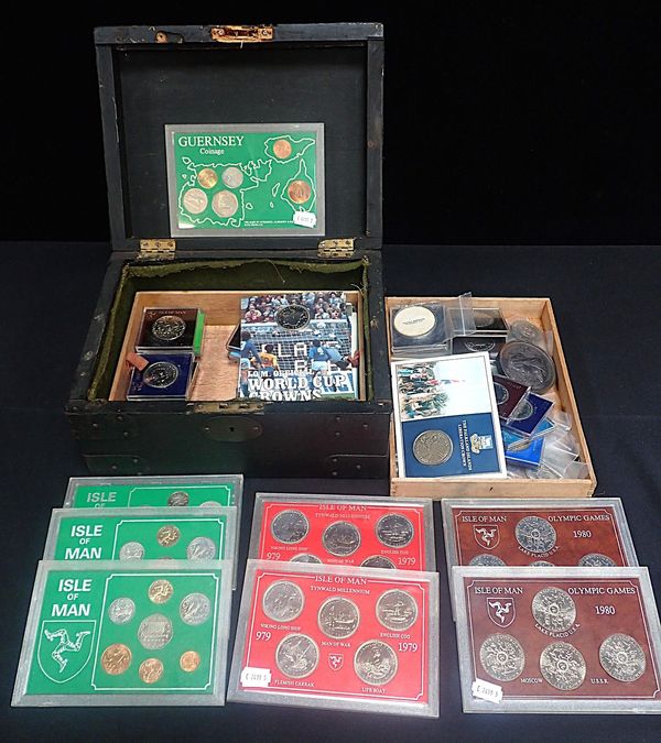 A COLLECTION OF COMMEMORATIVE CROWNS