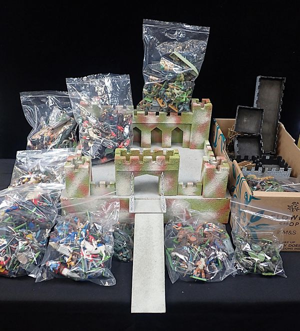 A LARGE COLLECTION OF 'BRITAINS' AND BRITAINS 'DEETAIL' FIGURES