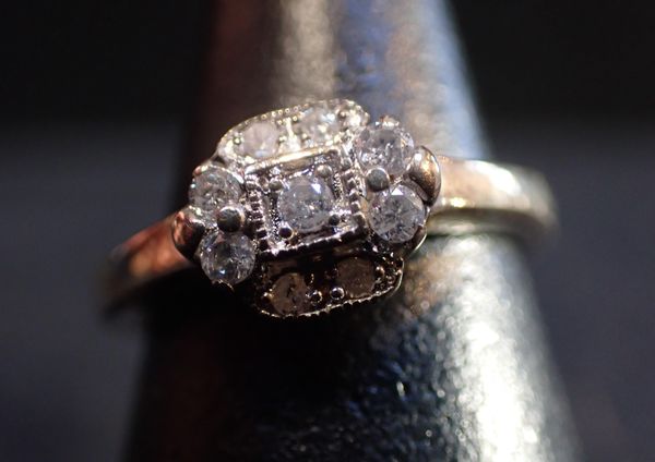 A 9ct WHITE GOLD DRESS RING