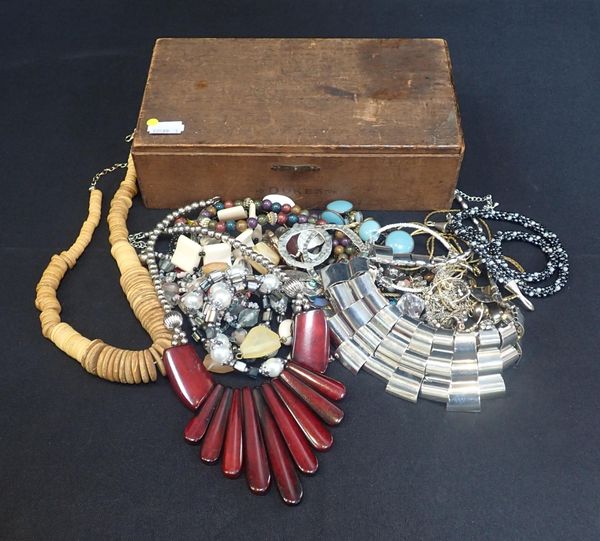 A COLLECTION OF BEAD NECKLACES