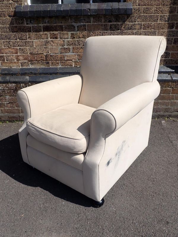 A COUNTRY HOUSE STYLE ARMCHAIR