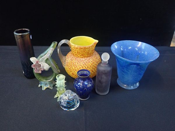 A MONART STYLE MOTTLED BLUE GLASS VASE