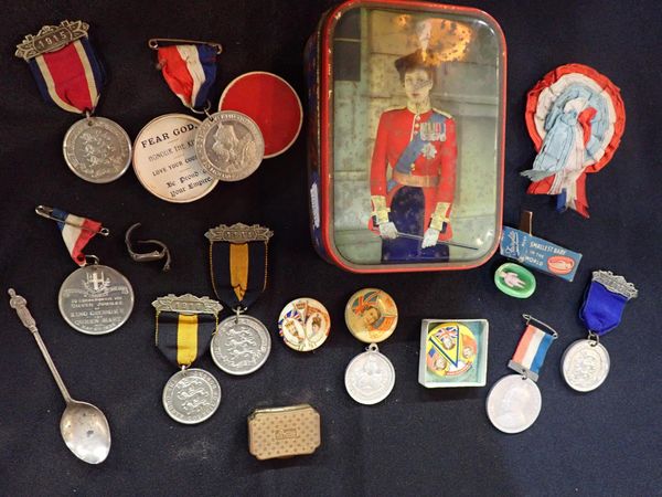 A COLLECTION OF COMMEMORATIVE BADGES AND  ATTENDANCE MEDALS