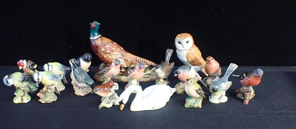 BESWICK: A COLLECTION OF VARIOUS SMALL BIRDS