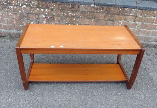 A G-PLAN STYLE TEAK COFFEE TABLE