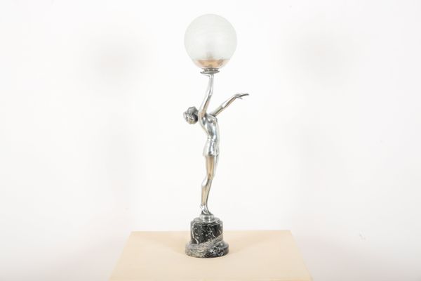 AN ART DECO STYLE FIGURAL LAMP OF A LADY HOLDING A GLOBE ALOFT