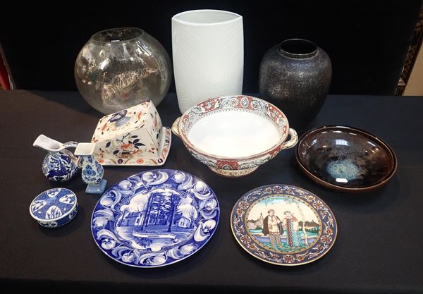 A COLLECTION OF CERAMICS AND GLASS
