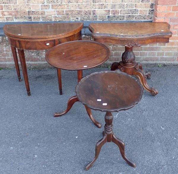 A VICTORIAN WALNUT CARD TABLE