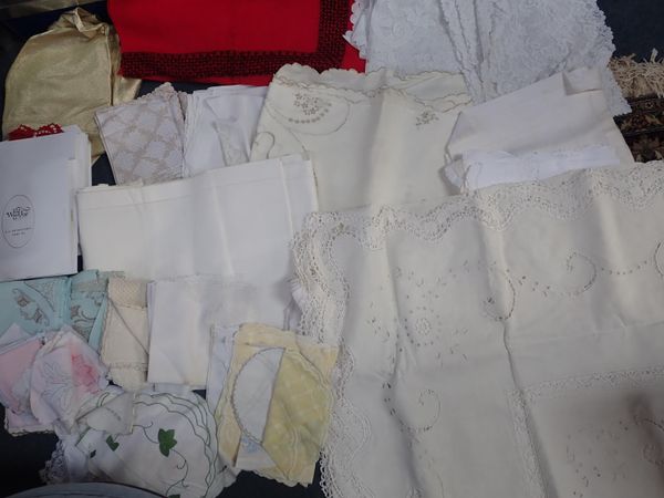 A QUANTITY OF TABLE LINENS