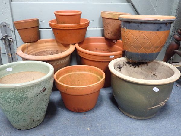 A QUANTITY OF TERRACOTTA AND GLAZED FLOWERPOTS