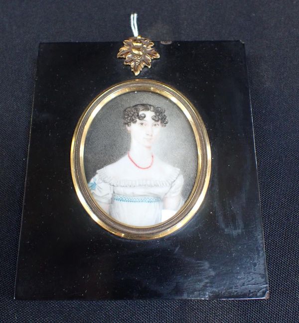 AN EARLY 19th CENTURY PORTRAIT MINIATURE OF A LADY