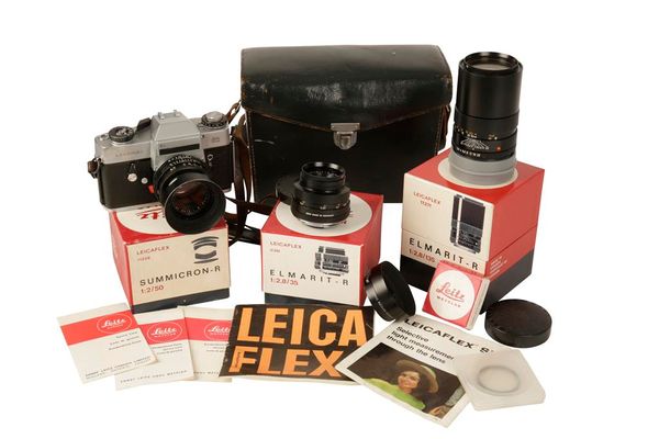 A LEICAFLEX SL CAMERA