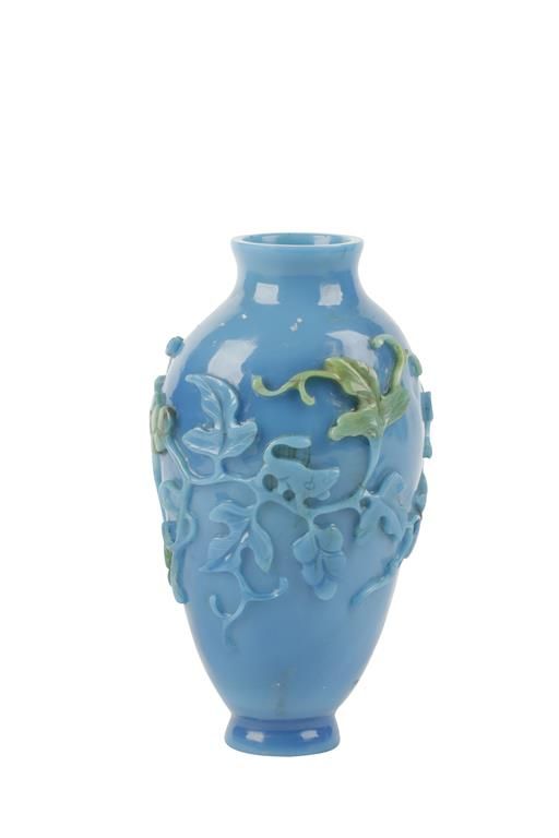 TURQUOISE PEKING GLASS VASE, QING DYNASTY, 19TH CENTURY