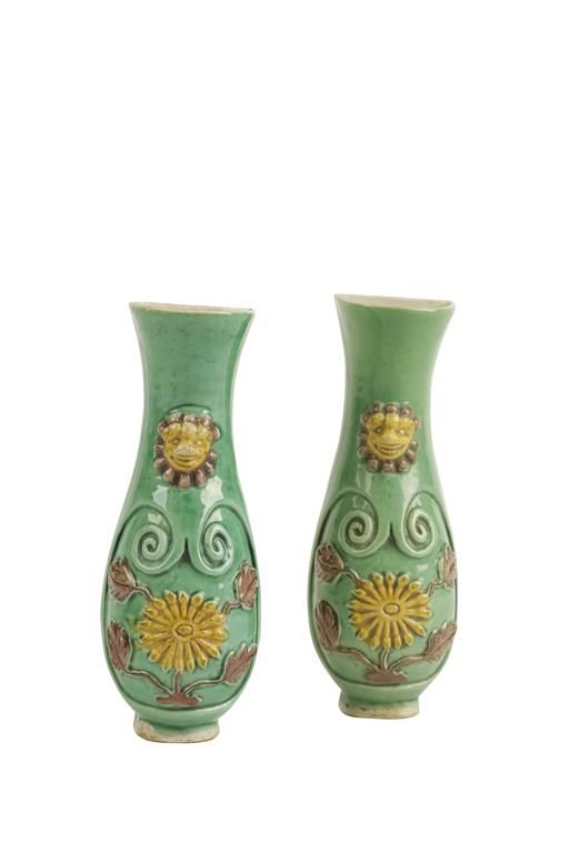 PAIR OF FAMILLE VERTE WALL VASES, QING DYNASTY, 18TH CENTURY