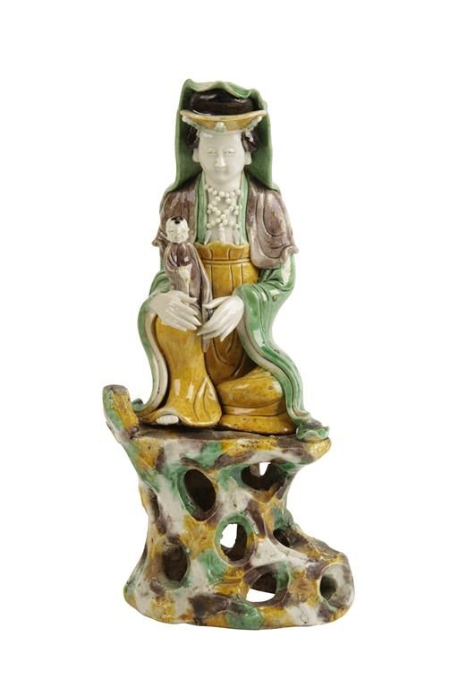 FAMILLE VERTE SEATED GUANYIN, KANGXI PERIOD