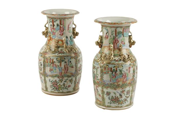 PAIR OF CANTON FAMILLE ROSE VASES, LATE QING DYNASTY