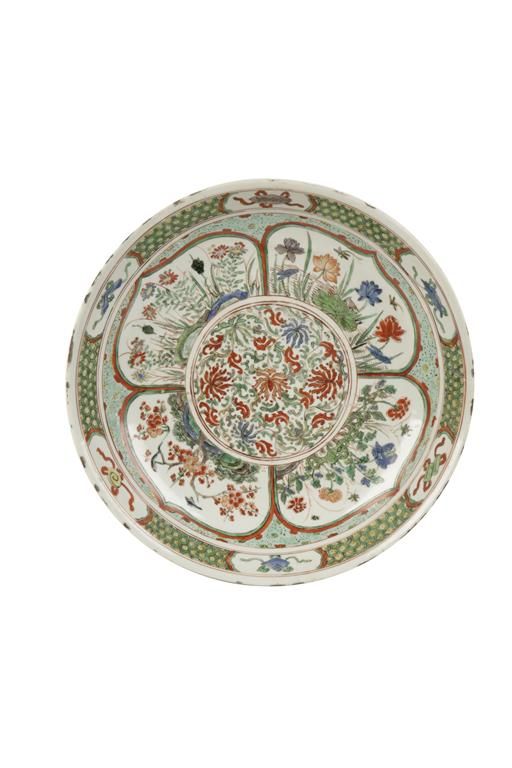 LARGE FAMILLE VERTE DISH, KANGXI PERIOD