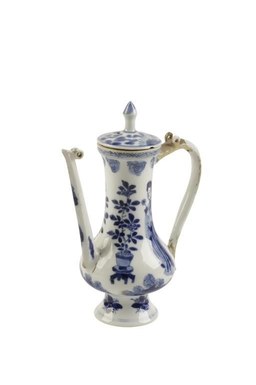 BLUE AND WHITE TEAPOT, QING DYNASTY, 18TH / 19TH CENTURY