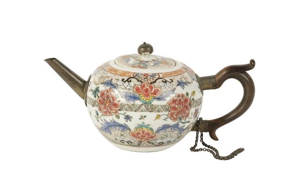 FAMILLE ROSE TEAPOT, QING DYNASTY, 18TH CENTURY