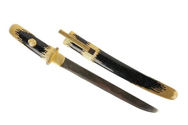 FINE LACQUER AND GOLD MOUNTED SHORT SWORD (TANTO)