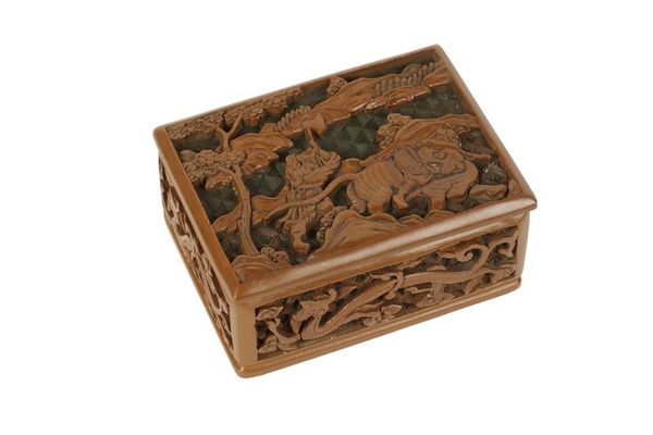 SMALL LACQUER BOX, MING DYNASTY, 16TH / 17TH CENTURY
