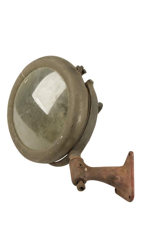 AN EDWARDIAN GRAY AND DAVIS 12" SEARCH LAMP