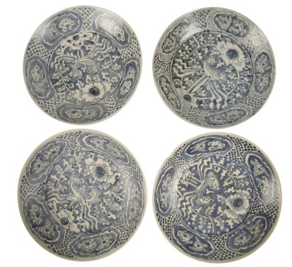 FOUR BLUE AND WHITE DISHES, LATE MING DYNASTY