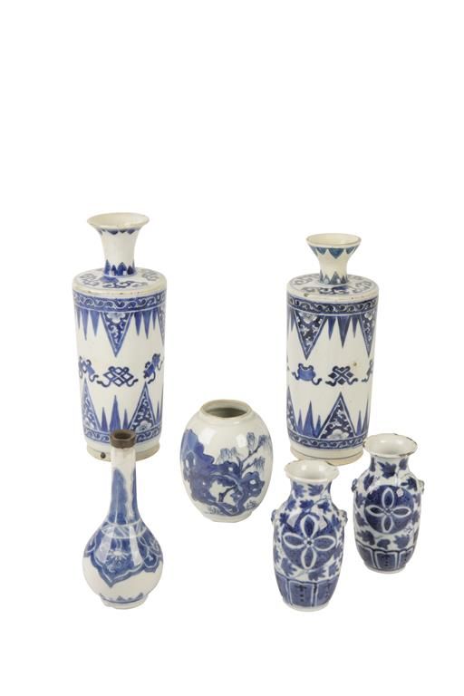 PAIR OF BLUE AND WHITE VASES, 18TH CENTURY