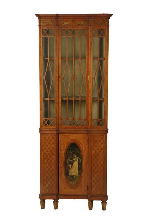 GEORGE III STYLE SATINWOOD CORNER DISPLAY CABINET EDWARDIAN, CIRCA 1910