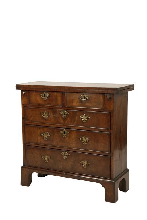 GEORGE I WALNUT AND FEATHER BANDED BACHELORS CHEST EARLY 18TH CENTURY