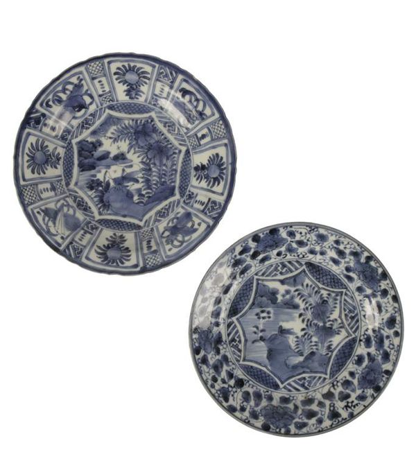 JAPANESE BLUE AND WHITE DISH, 19th century