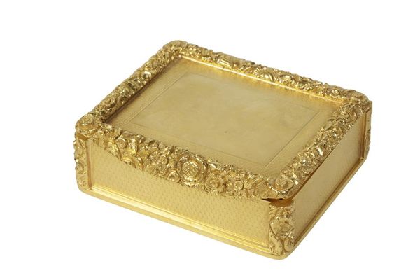 A VICTORIAN SILVER GILT SNUFF BOX