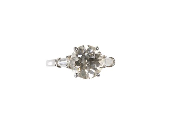 DIAMOND SOLITAIRE RING