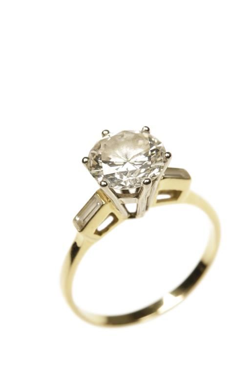 DIAMOND SOLITAIRE RING