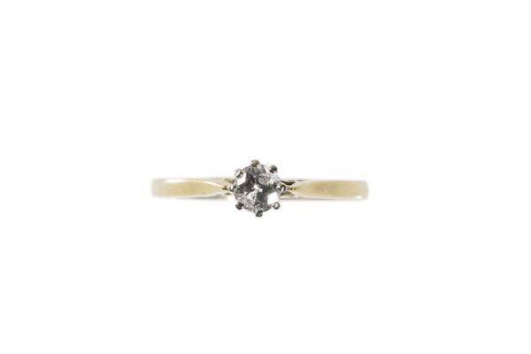 DIAMOND SOLITAIRE RING