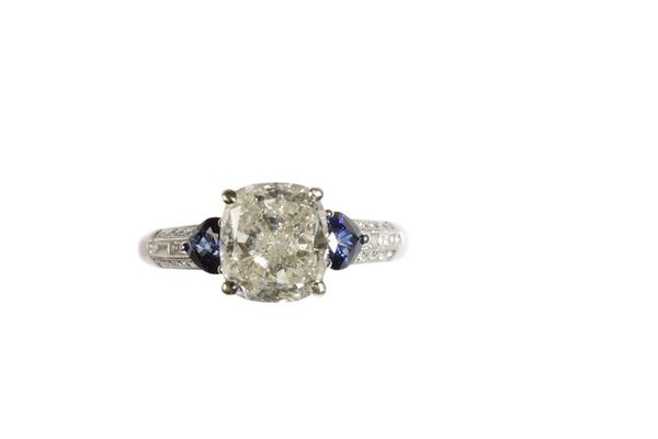 DIAMOND AND SAPPHIRE DRESS RING