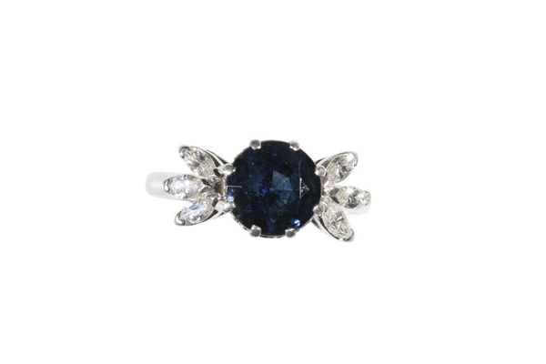 ART DECO STYLE SAPPHIRE AND DIAMOND RING