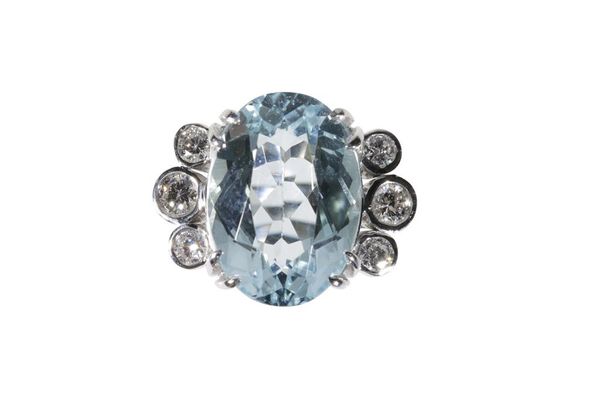 AQUAMARINE AND DIAMOND RING