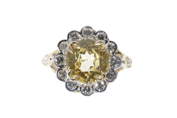 YELLOW SAPPHIRE AND DIAMOND CLUSTER RING