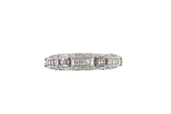 DIAMOND SET BAND RING