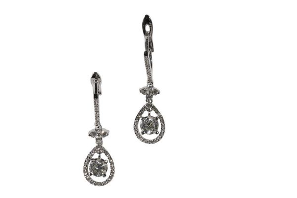 PAIR OF DIAMOND PENDANT EARRINGS